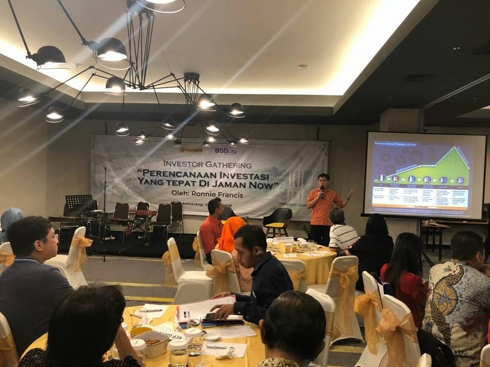 Ronnie Francis membawakan sesi konsultasi dan investor gathering